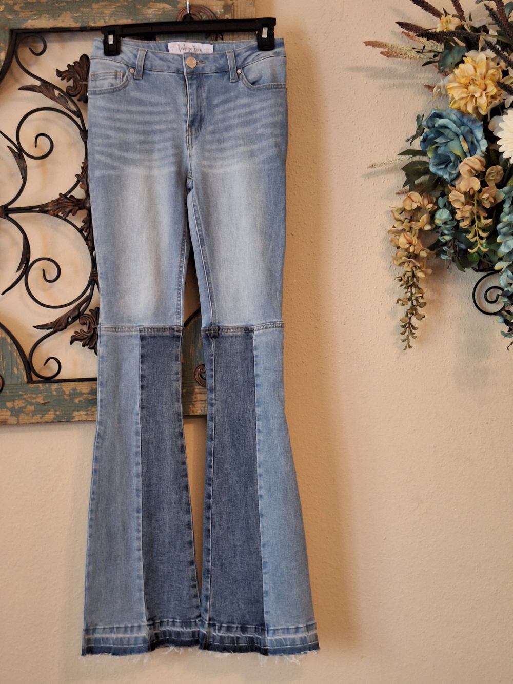 Indigo Rein Two-Tone Light and Dark Blue Flare Jeans. Size 0